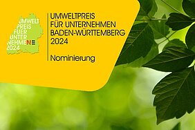 Man sieht das Logo des Umweltpreises auf einer gelben Fläche und grüne Zweige im Hintergrund. 